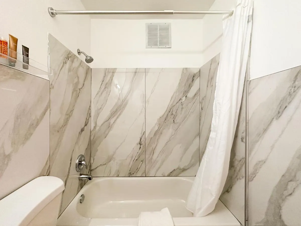 Tropical Breeze - Formerly Wells Manor Since 1953 Clearwater Beach Apartment