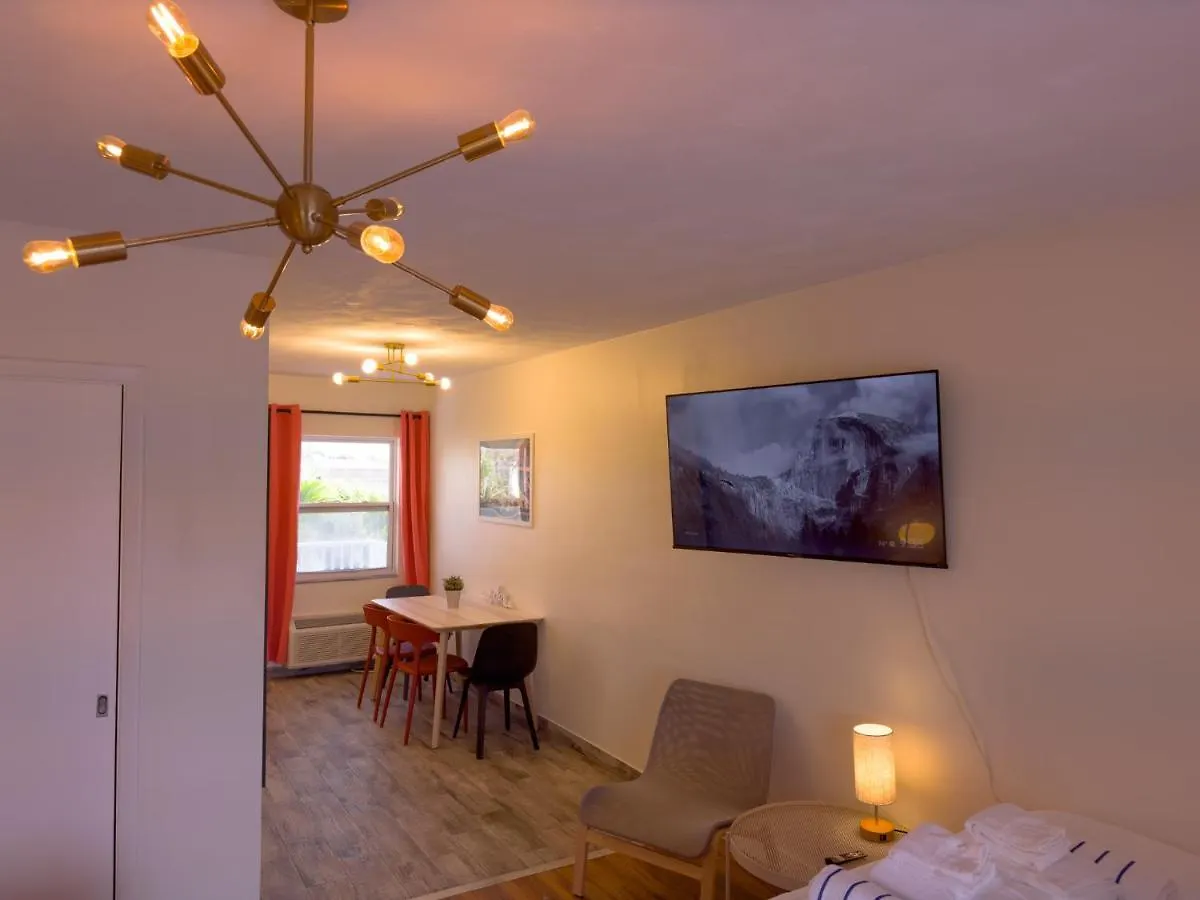 Apartment Tropical Breeze - Formerly Wells Manor Since 1953 Clearwater Beach
