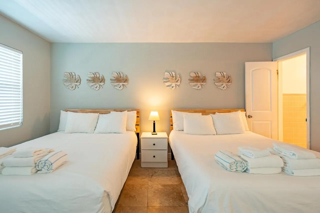 Tropical Breeze - Formerly Wells Manor Since 1953 Clearwater Beach