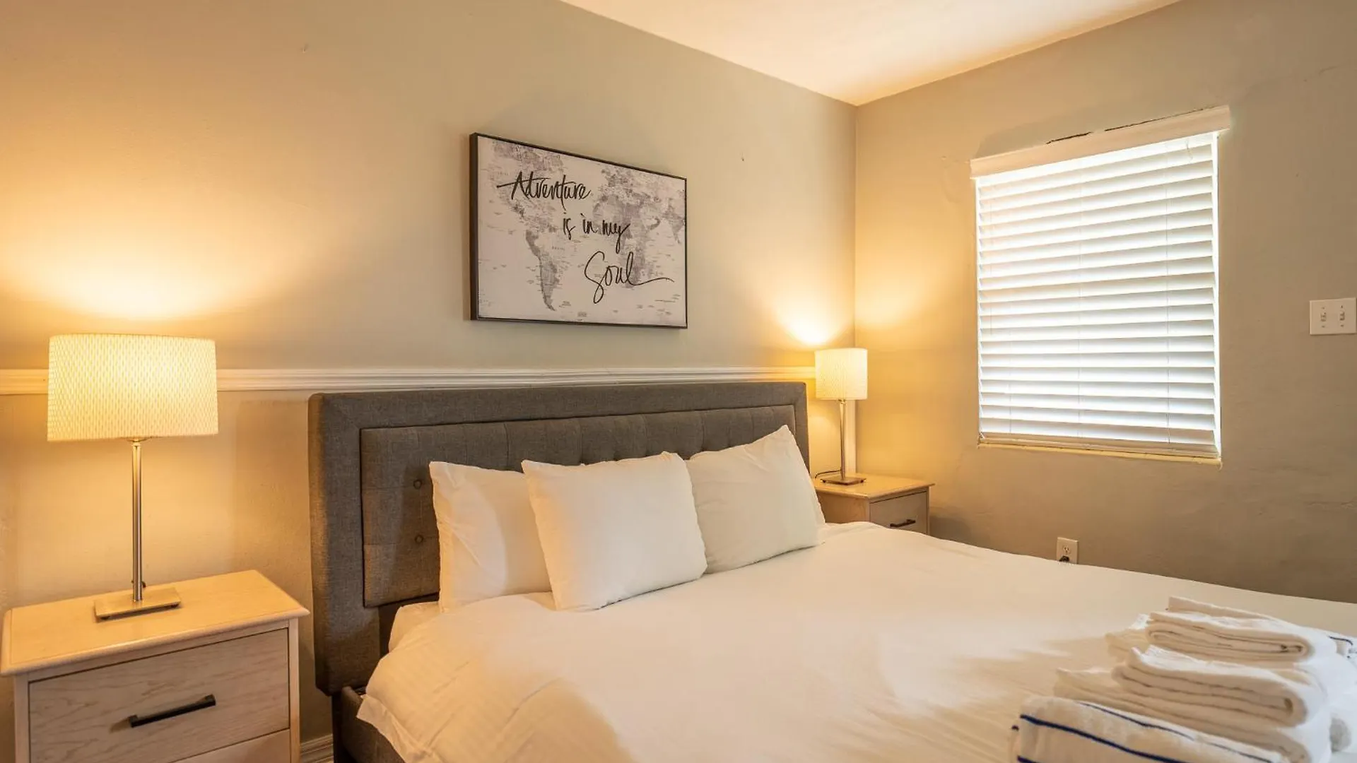 Tropical Breeze - Formerly Wells Manor Since 1953 Clearwater Beach 0*,