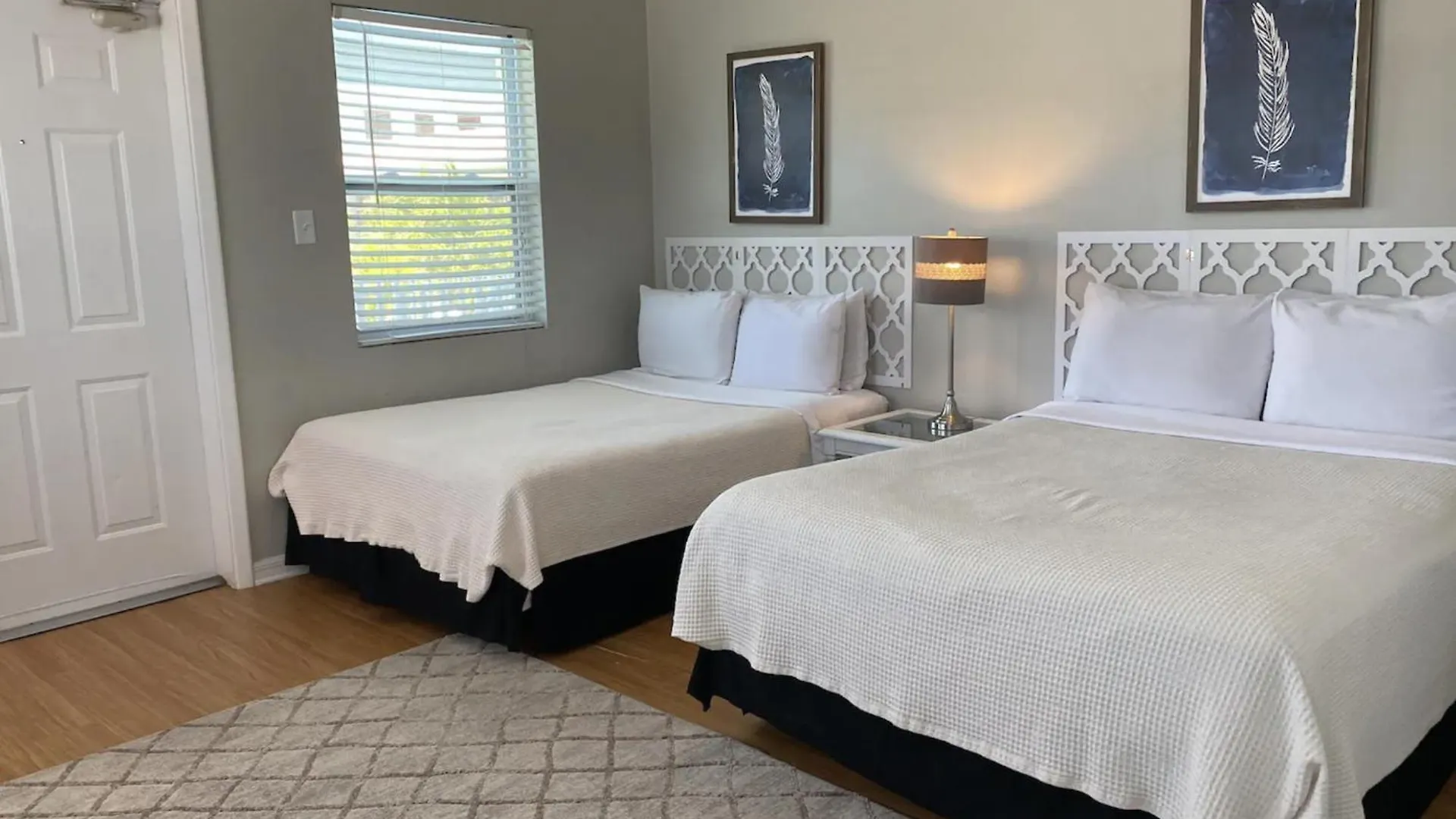 Tropical Breeze - Formerly Wells Manor Since 1953 Clearwater Beach Apartment