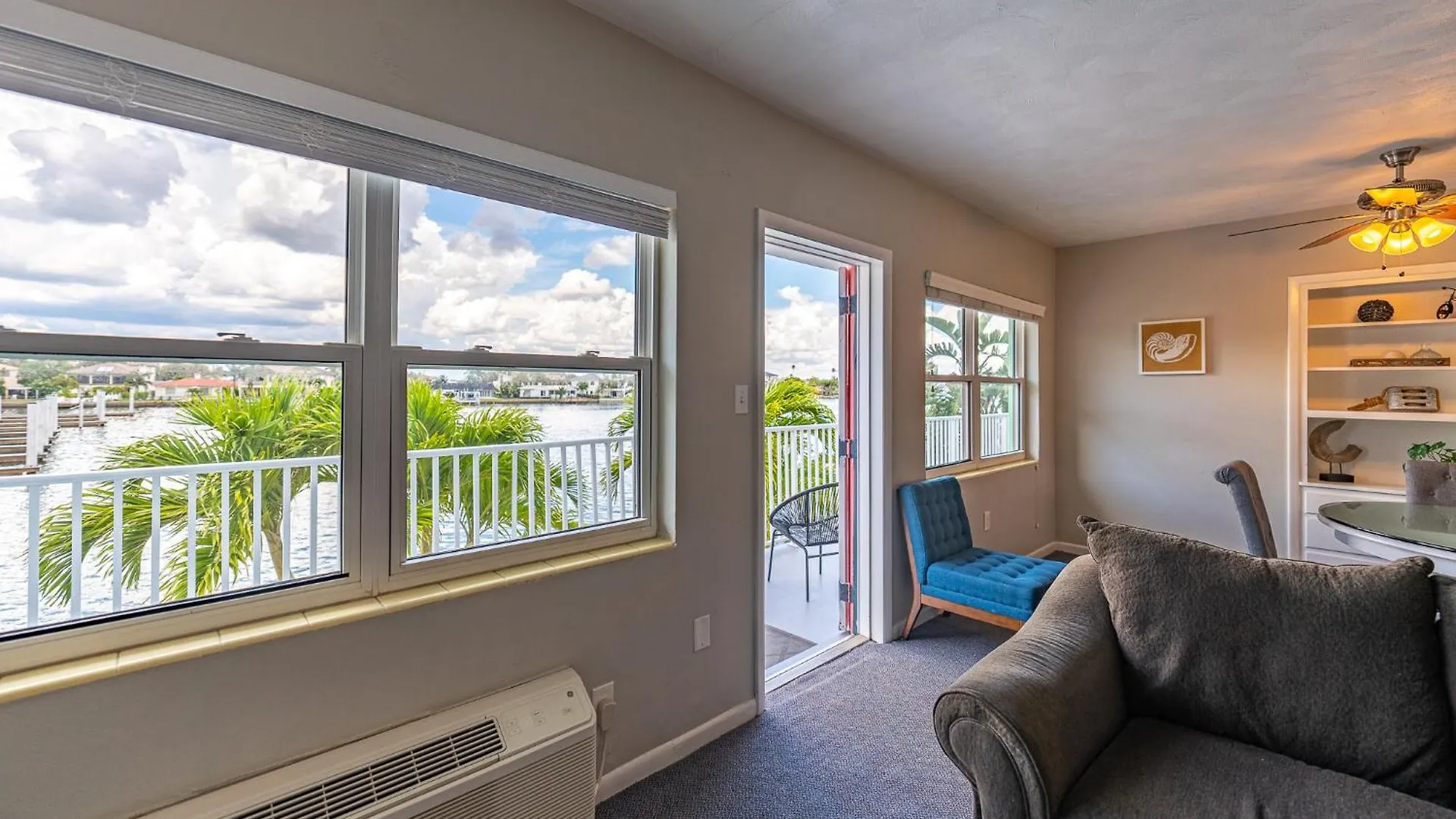 Tropical Breeze - Formerly Wells Manor Since 1953 Clearwater Beach