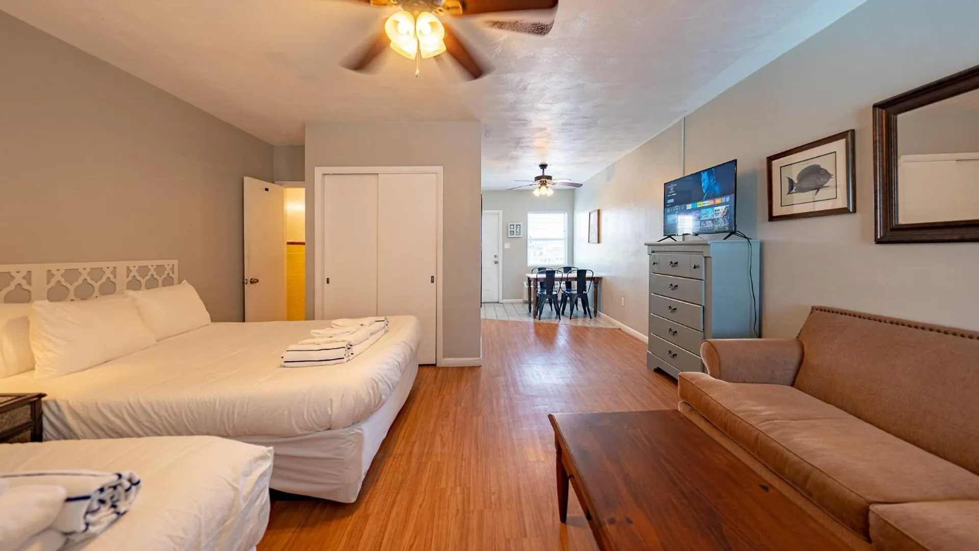 Tropical Breeze - Formerly Wells Manor Since 1953 Clearwater Beach 0*,  United States
